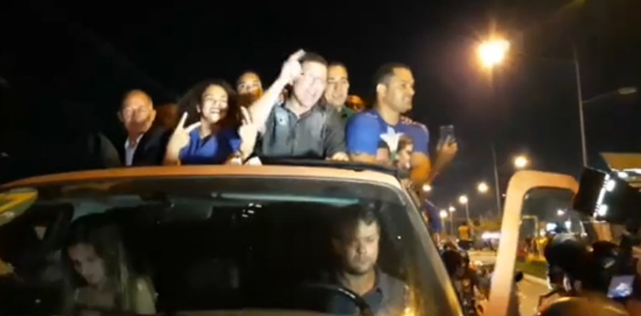 CORONEL ROCHA CAI NOS BRAÇOS DOS ELEITORES NO ESPAÇO ALTERNATIVO E AVISA: VAMOS MORALIZAR O SERVIÇO PÚBLICO - News Rondônia