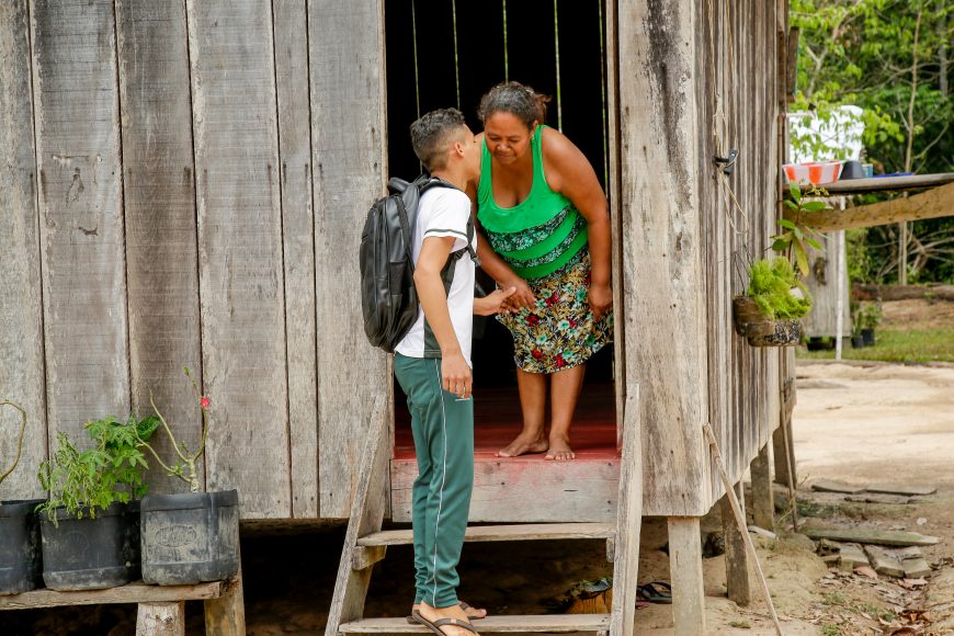 Videoaulas e materiais impressos atendem alunos para continuidade dos estudos em Costa Marques e região - News Rondônia