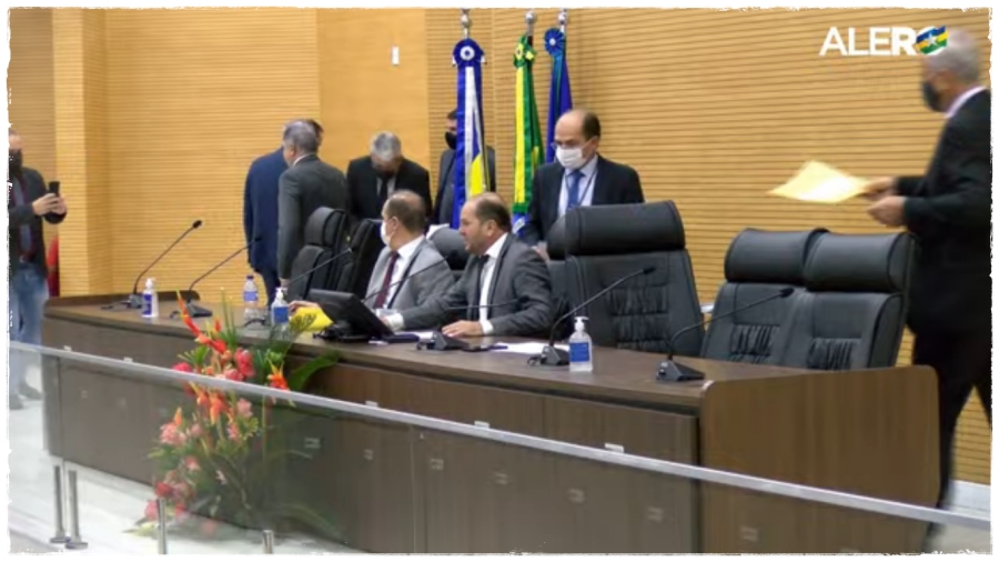 Em sessão extraordinária, deputados votaram mais de 100 matérias na ALE-RO - News Rondônia