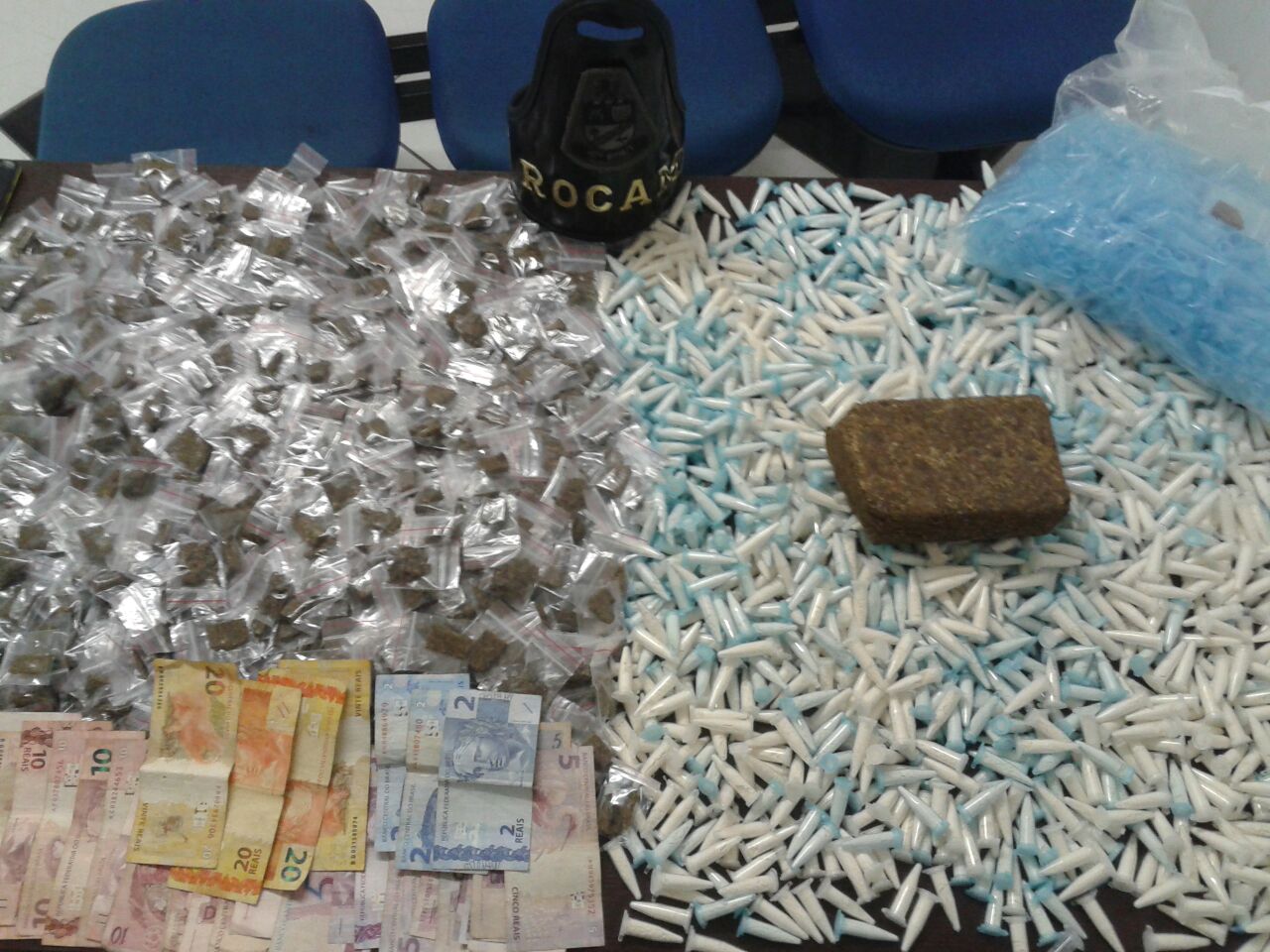 DUPLA É PRESA POR TRÁFICO E UM DOS SUSPEITOS AFIRMA SER DO COMANDO VERMELHO - News Rondônia