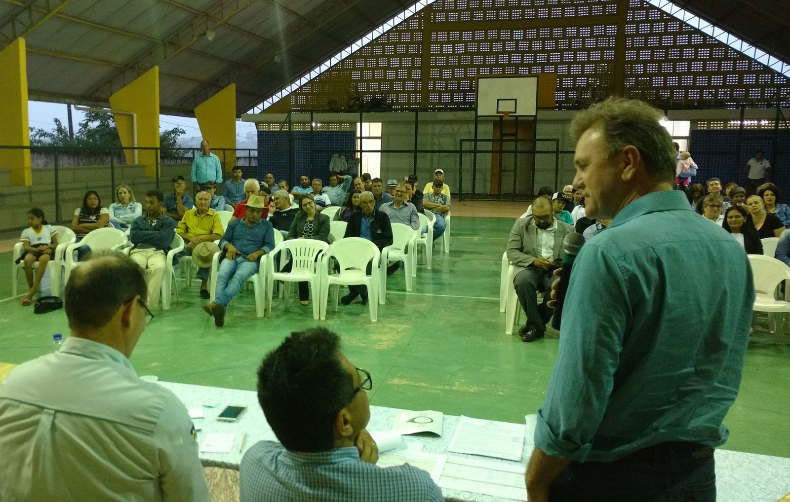 DEPUTADO LUIZINHO GOEBEL ENTREGA NOTA DE EMPENHO NA ORDEM DE R$ 1,8 MILHÃO PARA ASFALTO E TUBOS ARMCOS EM COLORADO DO OESTE - News Rondônia