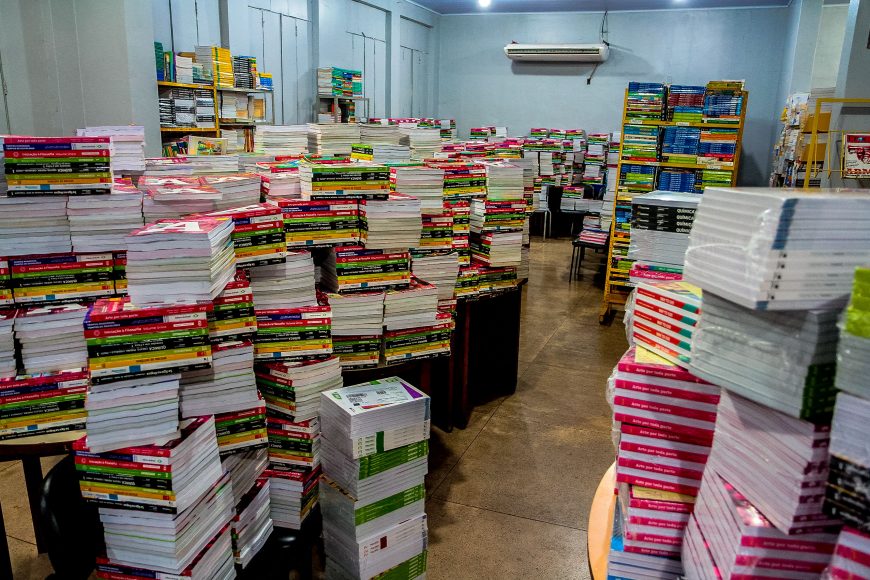 ESSENCIAIS PARA A FORMAÇÃO EDUCACIONAL, LIVROS DIDÁTICOS CHEGAM ÀS ESCOLAS ESTADUAIS - News Rondônia