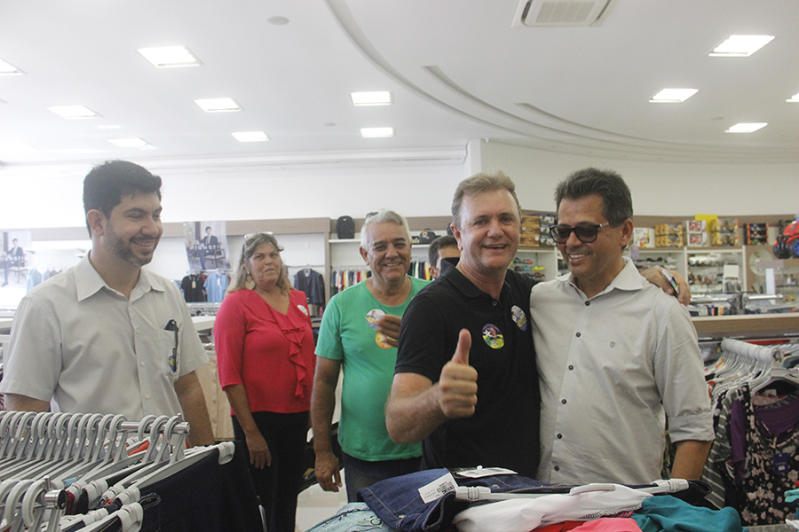 LUIZINHO GOEBEL IMPRIME FORTE RITMO DE CAMPANHA EM VILHENA E REGIÃO - News Rondônia