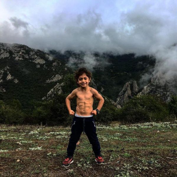 PAI CRIA MENINO DE CINCO ANOS PARA SER O NOVO CRISTIANO RONALDO - News Rondônia