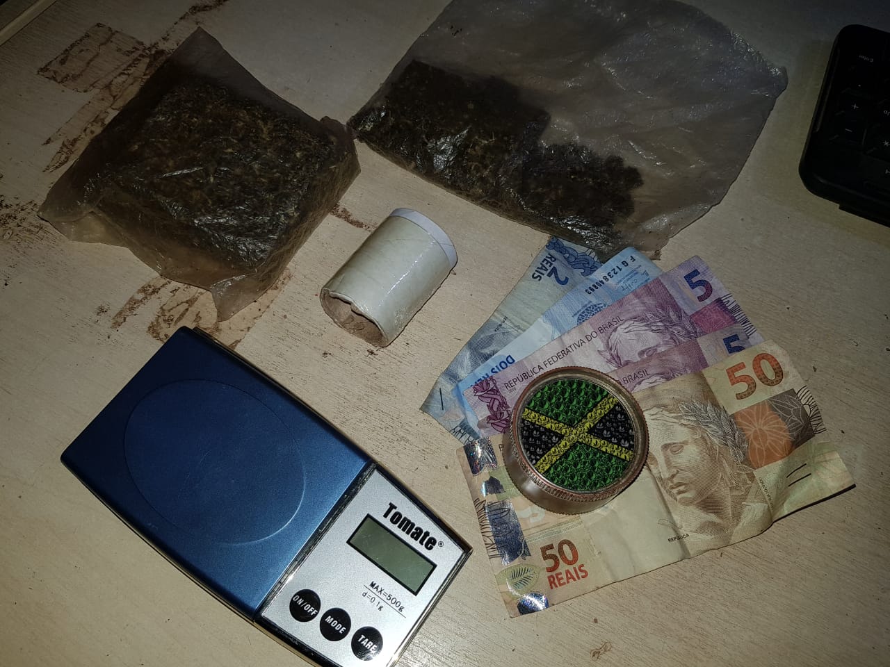 FORÇA TÁTICA PRENDE JOVEM QUE VENDIA DROGA EM SUA RESIDÊNCIA - News Rondônia