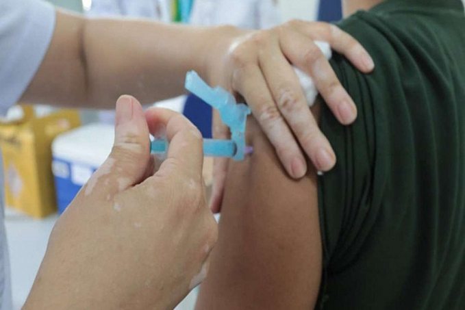 Veja o que se sabe sobre os efeitos colaterais das vacinas da AstraZeneca e da J&J? - News Rondônia
