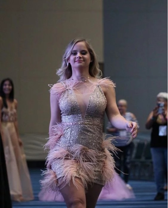 COM SÍNDROME DE DOWN, MODELO CONQUISTA FASHION WEEK EM NOVA YORK - News Rondônia