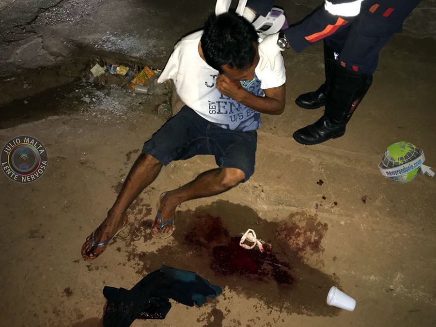 CAPITAL  HOMEM É ESFAQUEADO E PEDE AJUDA EM FRENTE A IGREJA (VÍDEO) - News Rondônia