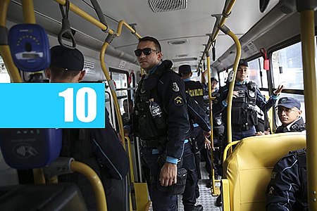BANDIDOS INCENDEIAM ÔNIBUS E CAMINHÃO DE LIXO NO CEARÁ - News Rondônia