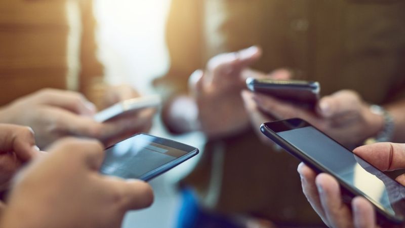 POR QUE O WHATSAPP BLOQUEOU FILHO DE BOLSONARO E MAIS 'CENTENAS DE MILHARES' DE USUÁRIOS ÀS VÉSPERAS DAS ELEIÇÕES - News Rondônia