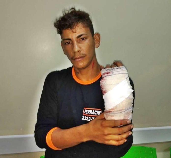 TRABALHADOR LUTA COM 4 CRIMINOSOS ARMADOS E EVITA QUE SUA CASA FOSSE ROUBADA EM RIO BRANCO - News Rondônia