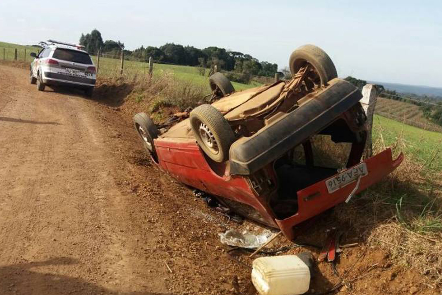 Homem de 52 anos capota carro na zona rural de Cerejeiras e terá que responder por arma encontrada no veículo - News Rondônia