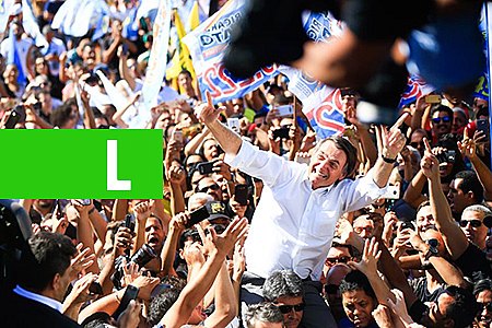 EM CARREATA NO DF, BOLSONARO CRITICA RIVAIS E DEFENDE DIREITO A ARMAS - News Rondônia