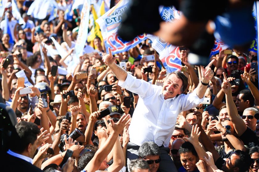EM CARREATA NO DF, BOLSONARO CRITICA RIVAIS E DEFENDE DIREITO A ARMAS - News Rondônia