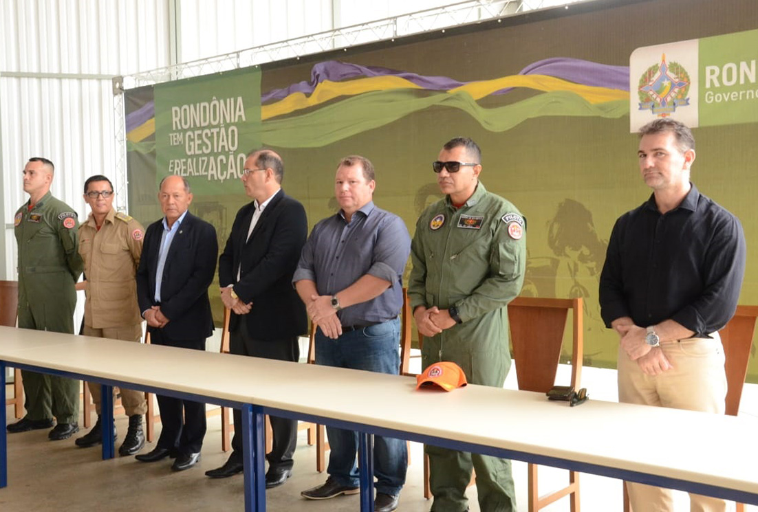 DR. NEIDSON PRESTIGIA SOLENIDADE QUE MARCOU ENTREGA DE AERONAVE AO CORPO DE BOMBEIROS - News Rondônia