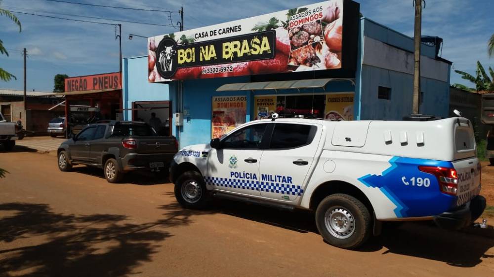 TENTATIVA DE ASSASSINATO: Comerciante sobrevive após homem disparar em sua direção a curta distância - News Rondônia