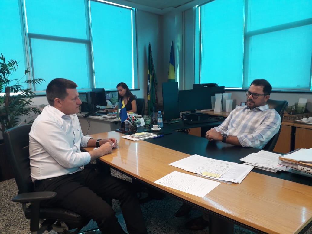 Atendendo pedido de prefeitos, presidente da AROM se reúne com diretor do DER - News Rondônia