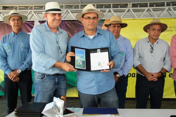 SELO ALUSIVO AO COMBATE À FEBRE AFTOSA É LANÇADO NA 7ª RONDÔNIA RURAL SHOW; ESTADO NÃO REGISTRA CASOS DA DOENÇA DESDE 2003 - News Rondônia
