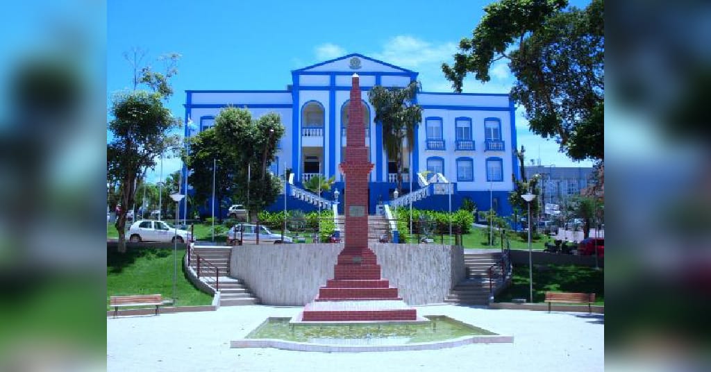 NA DROGA: ESTUDANTES DO CARMELA DUTRA E BARÃO DOS SOLIMÕES SÃO DETIDOS EM PRAÇA CONSUMINDO ENTORPECENTES - News Rondônia
