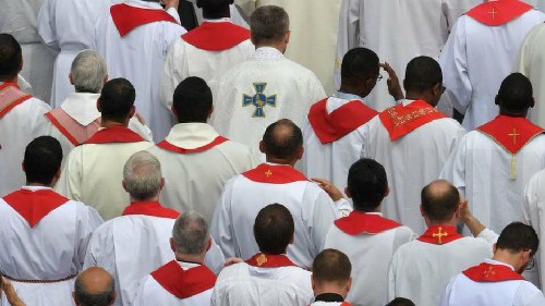 POLÊMICO LIVRO DIZ QUE VATICANO É UMA ORGANIZAÇÃO GAY - News Rondônia