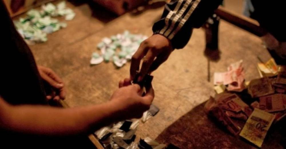 PRESO VENDENDO DROGAS PELO WHATSAPP, RAPAZ DIZ QUE ENTROU NO TRÁFICO POR 'DIFICULDADES FINANCEIRAS' - News Rondônia