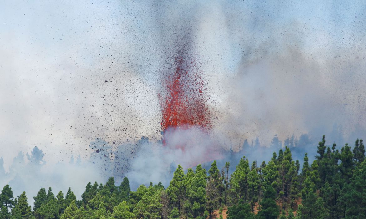 Vulcão Cumbre Vieja entra em erupção no Arquipélago das Canárias - News Rondônia