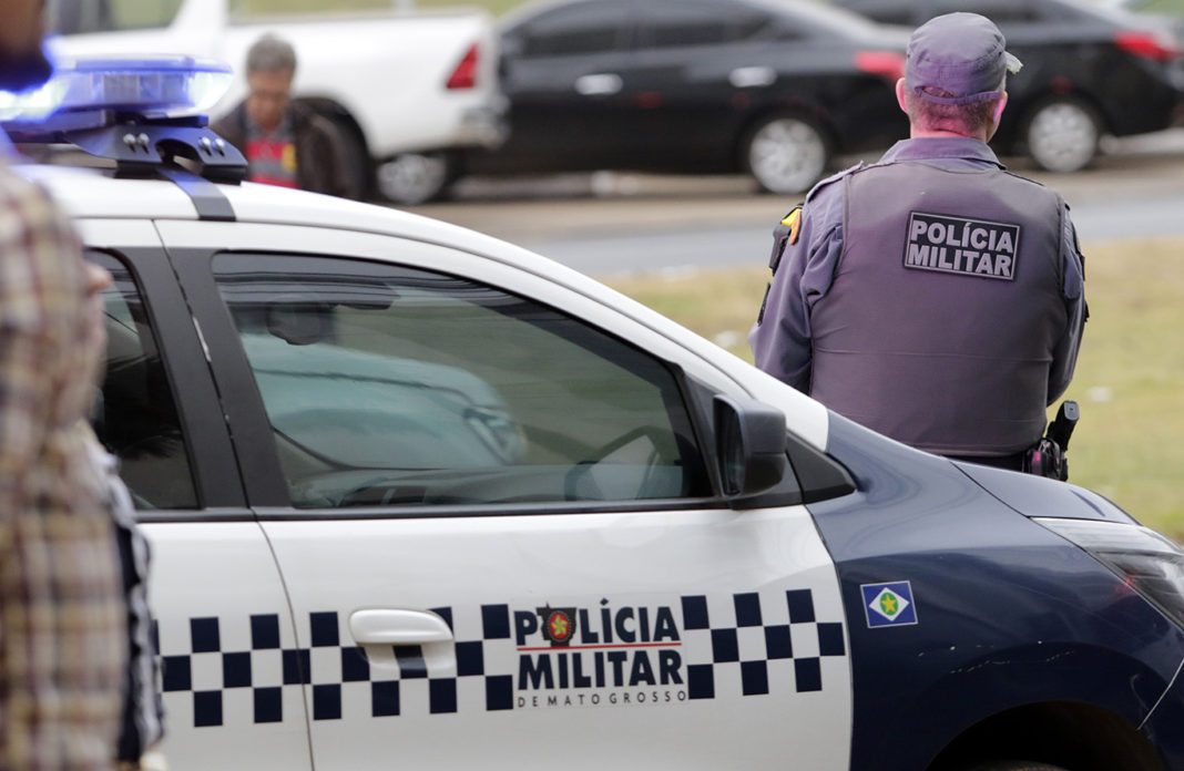 SUSPEITO DE ROUBAR CARRO É ATROPELADO APÓS PULAR DE VIATURA EM MOVIMENTO - News Rondônia