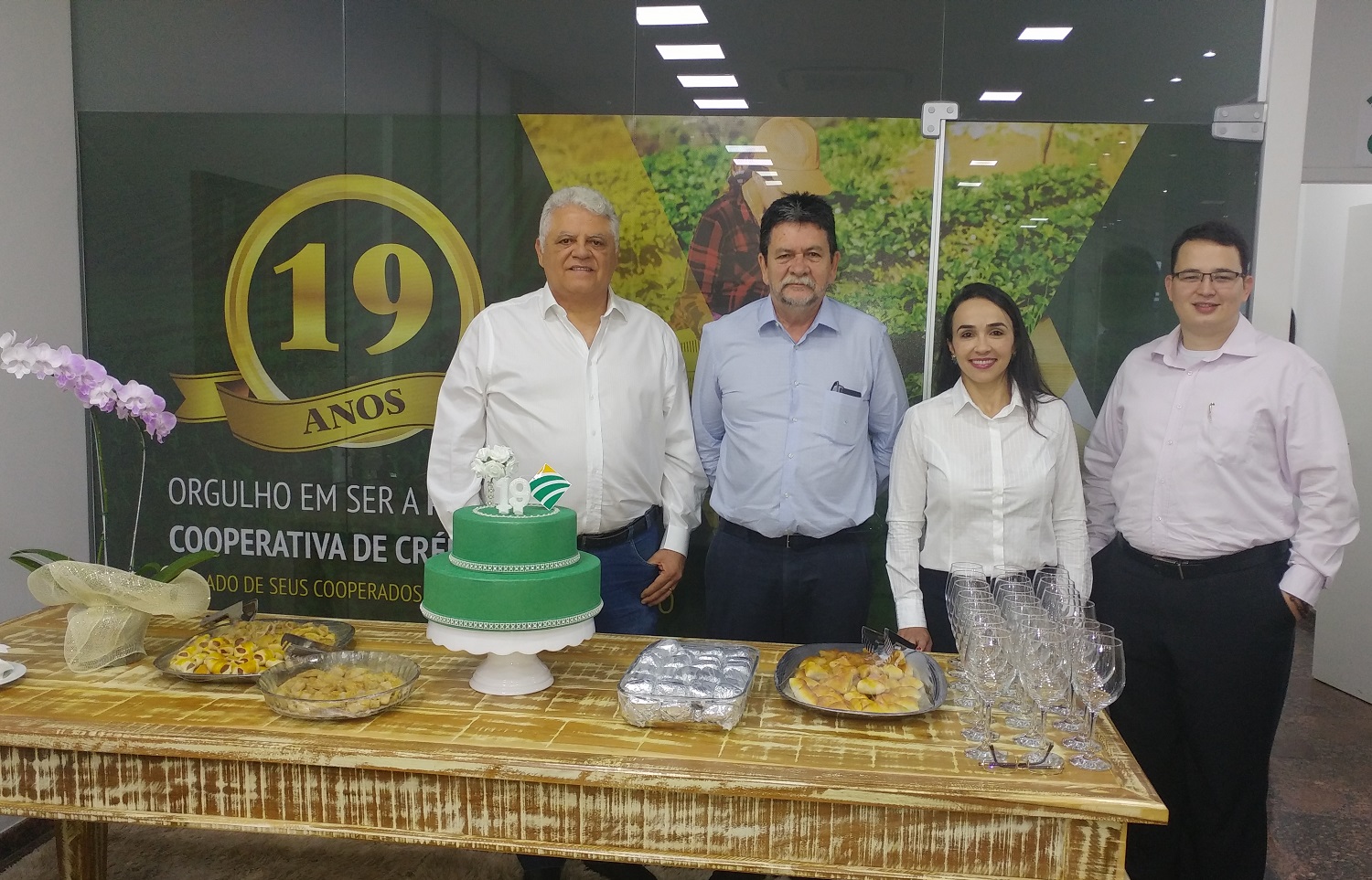 COLUNA SOCIAL MARISA LINHARES: 19 ANOS CREDISIS LESTE! - News Rondônia