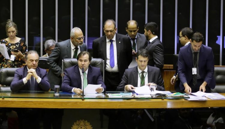 DEPUTADOS APROVAM MP QUE CONCEDE SUBSÍDIO PARA REDUZIR PREÇO DO DIESEL - News Rondônia