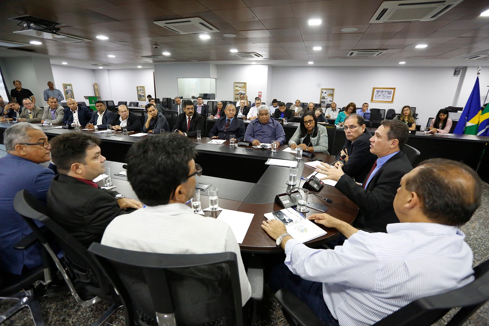 GOVERNADOR CONFIRMA A DEPUTADOS E PASTORES QUE DEVERÁ VETAR PROJETO CRIANDO CONSELHO LGBTTT - News Rondônia