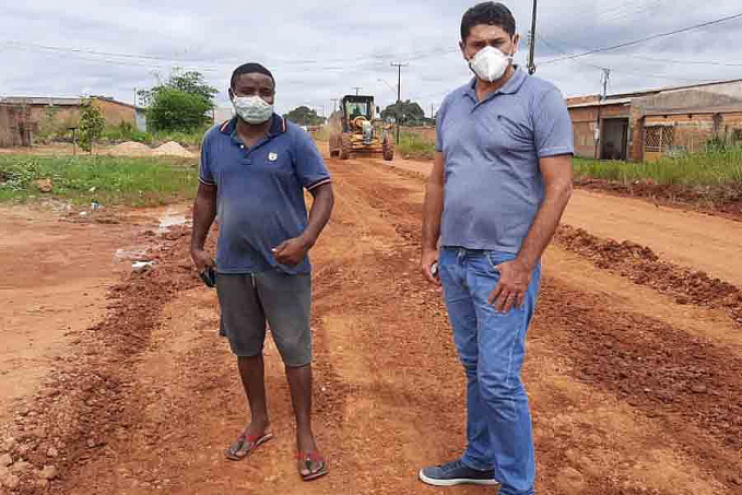 Prefeitura atende pedido do vereador Marcio Pacele e realiza limpeza e encascalhamento de ruas do bairro parque Amazônia - News Rondônia