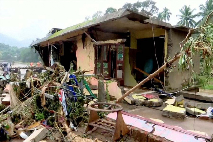 Inundações na Índia interditam ruas, arrastam pontes e matam 46 - News Rondônia
