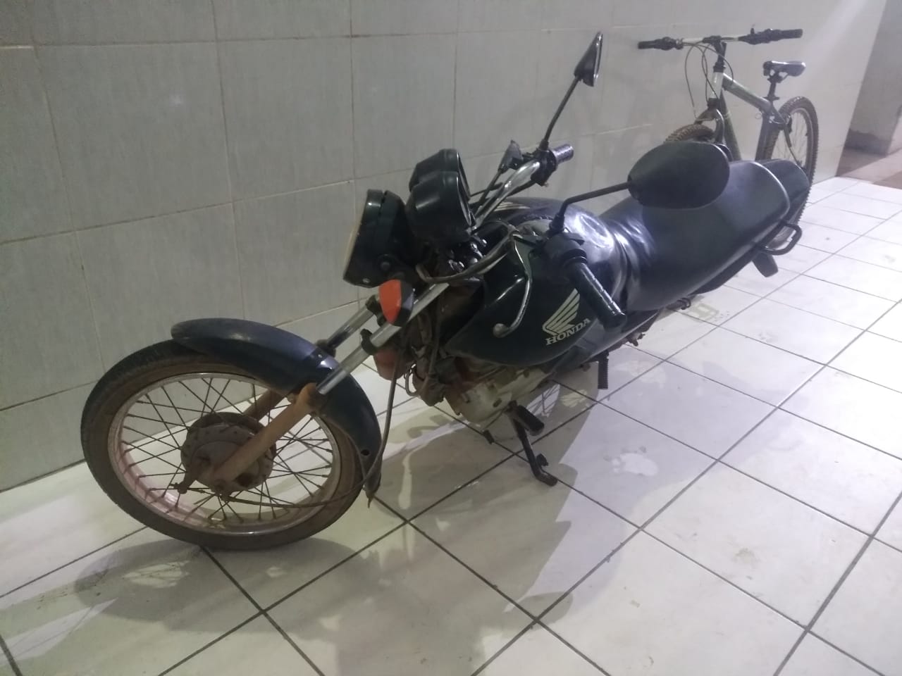Adolescente e comparsas são detidos com drogas e moto roubada após vários assaltos na leste - News Rondônia