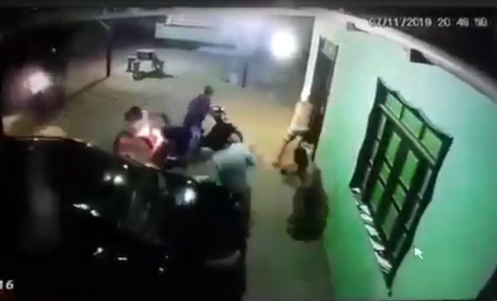 CÂMERA REGISTRA HOMENS SENDO ASSASSINADOS COM TIROS À QUEIMA ROUPA  VEJA VÍDEO - News Rondônia