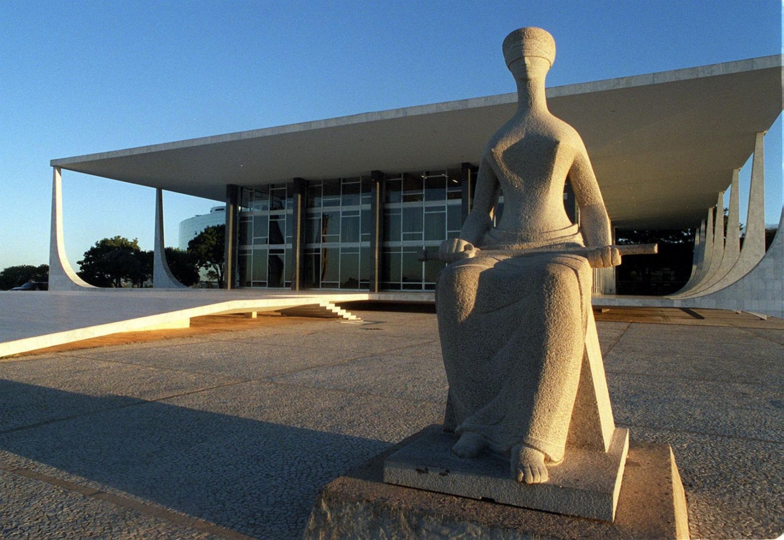 OS POLÍTICOS DE TOGA DESMORALIZAM O STF - POR JULIO CARDOSO - News Rondônia