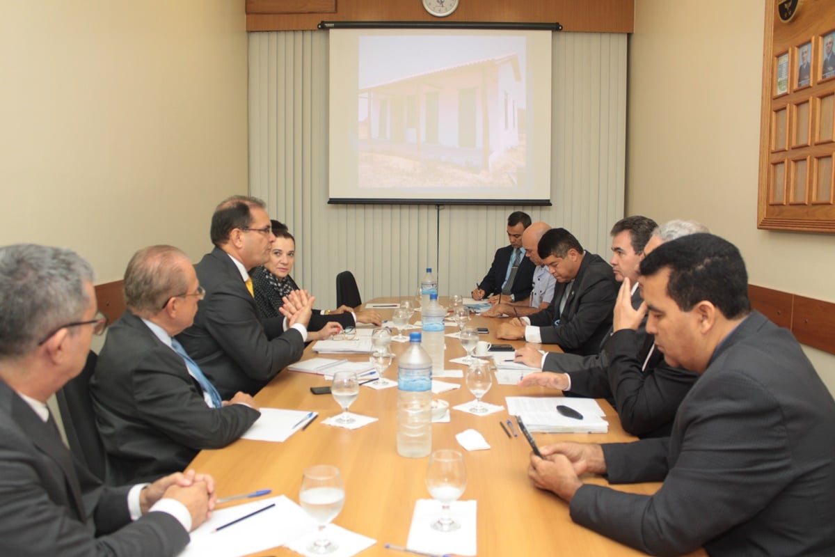GOVERNADOR PROPÕE REVITALIZAR ESTAÇÃO TELEGRÁFICA DE VILHENA E TRANSFORMÁ-LA EM UM LOCAL DE VISITAÇÃO PÚBLICA - News Rondônia