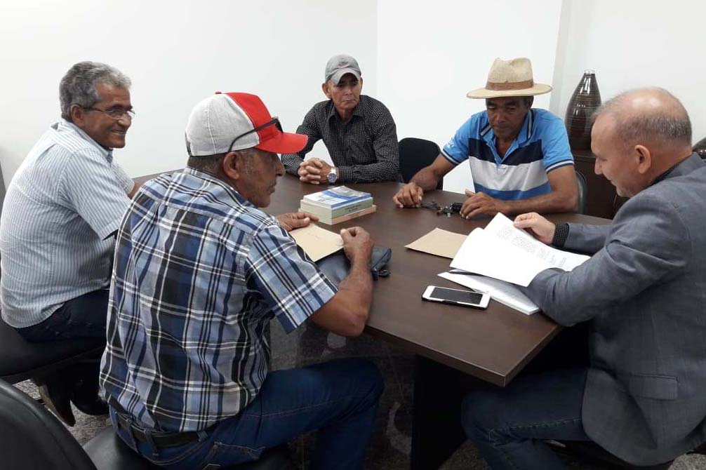 DEPUTADO EZEQUIEL NEIVA FIRMA COMPROMISSO PARA ATENDER ASSOCIAÇÕES RURAIS DE MACHADINHO DOESTE - News Rondônia