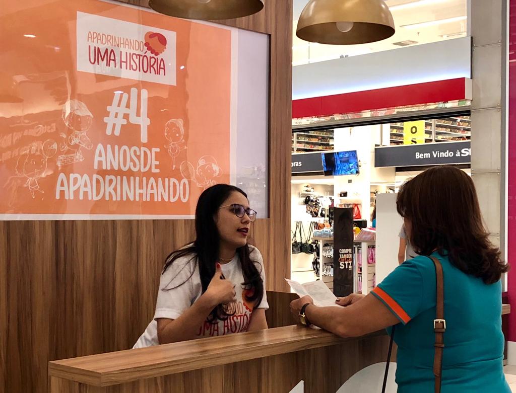 APADRINHANDO UMA HISTÓRIA: PROJETO FAZ CAMPANHA NO PORTO VELHO SHOPPING - News Rondônia
