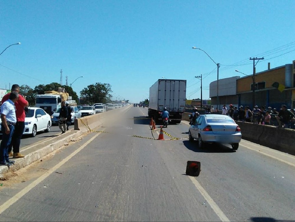 IDOSO TENTA ATRAVESSAR BR-364 E MORRE ATROPELADO POR HILUX - News Rondônia