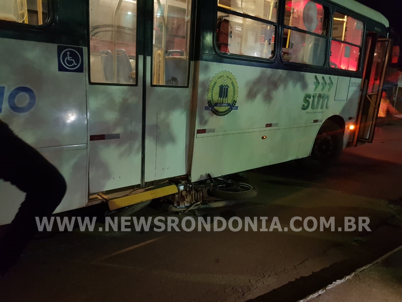 IDENTIFICADO: ÔNIBUS COLETIVO ATROPELA E MATA MOTOCICLISTA NA ZONA SUL - News Rondônia
