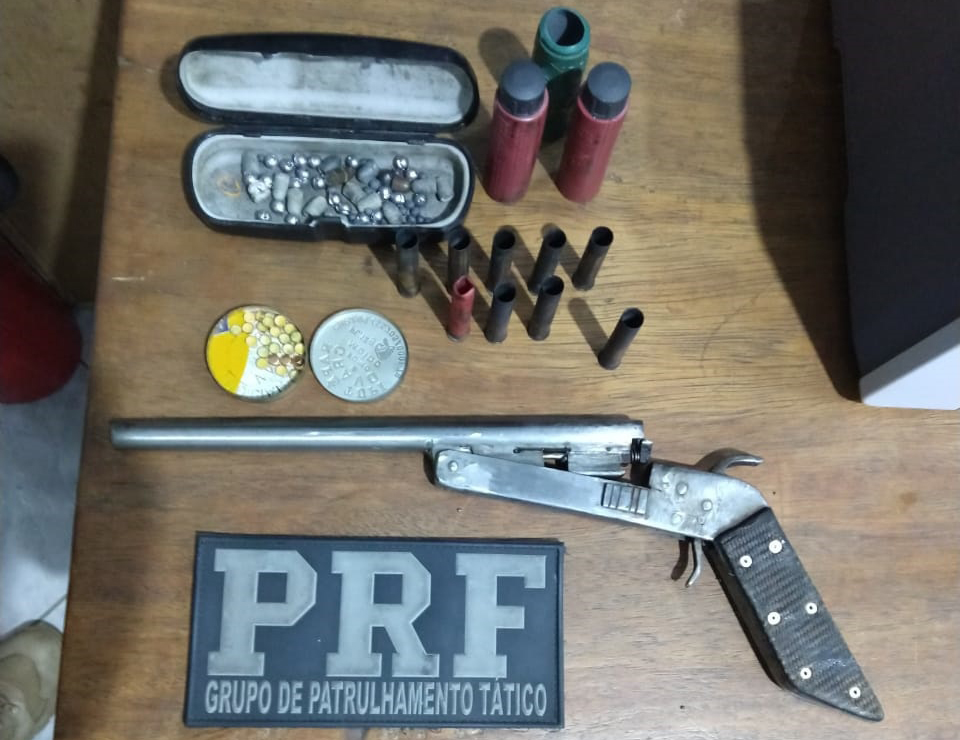 PRF PRENDE HOMEM POR PORTE ILEGAL DE ARMA DE FOGO EM VILHENA - News Rondônia