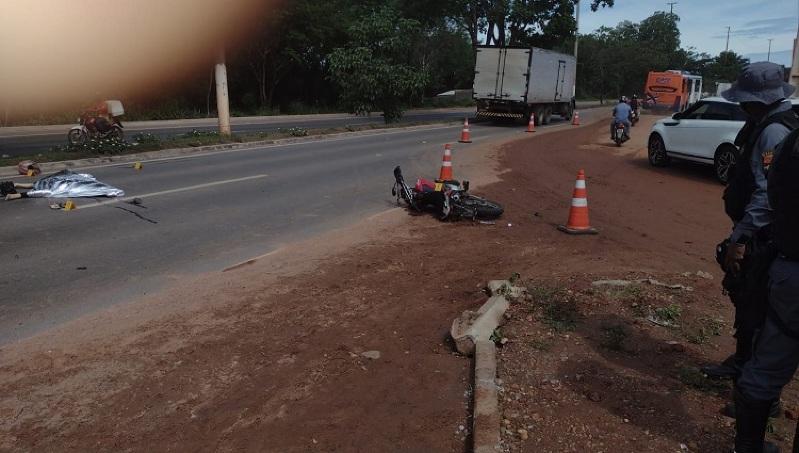 ACIDENTE - Mulher bate moto contra caminhão e morre; irmã gêmea fica ferida - News Rondônia