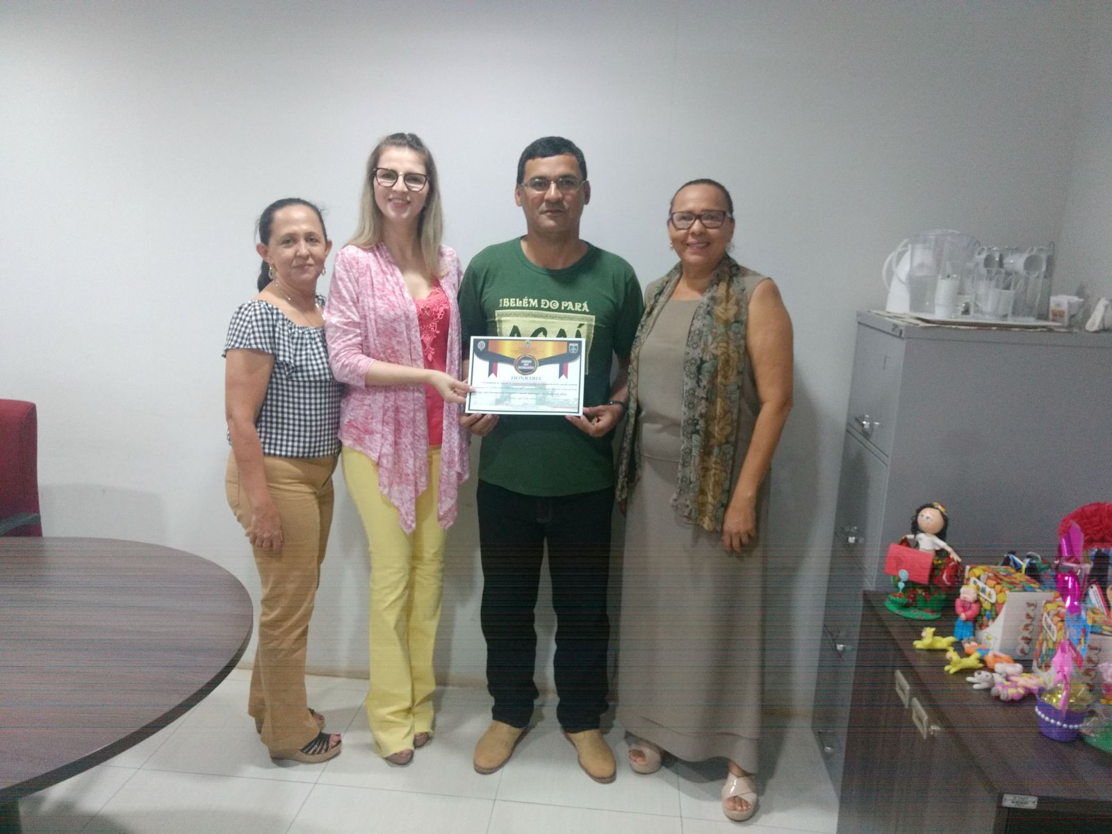 NÚCLEO DE EXTENSÃO DA SEMED NA PONTA DO ABUNÃ RECEBE TÍTULO AMIGO DO BATALHÃO - News Rondônia