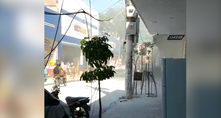 VÍDEO: FOGO EM FIAÇÃO ELÉTRICA ASSUSTA POPULAÇÃO NO CENTRO - News Rondônia