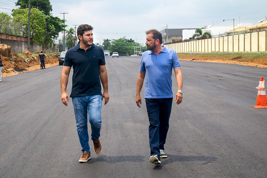Hildon Chaves afirma que comprará outra máquina pavimentadora para atender a população da capital - News Rondônia