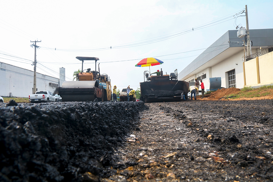 Hildon Chaves afirma que comprará outra máquina pavimentadora para atender a população da capital - News Rondônia