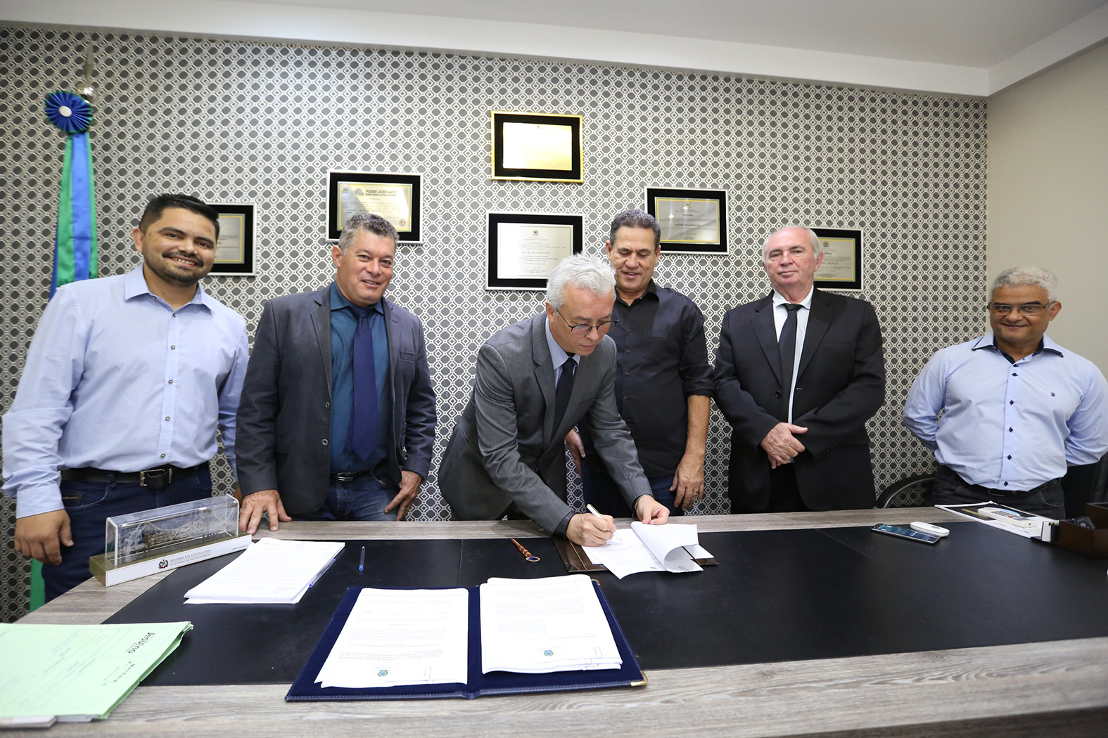 ASSINADO PROTOCOLO QUE CONSOLIDA A IMPLANTAÇÃO DA RÁDIO E TV ASSEMBLEIA - News Rondônia