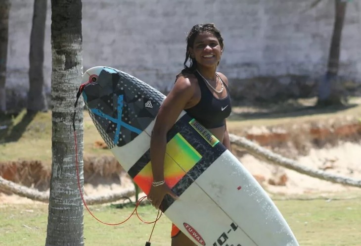 VÍDEO: CAMPEÃ DE SURFE MORRE APÓS SER ATINGIDA POR RAIO EM PRAIA DE FORTALEZA; VEJA - News Rondônia