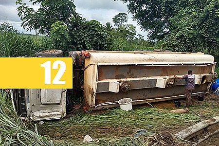 CAMINHÃO TANQUE SAI DA PISTA E TOMBA EM CURVA NA BR-364 - News Rondônia