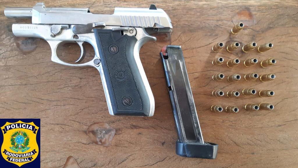 EM ARIQUEMES, PRF PRENDE DUPLA COM ARMA DE FOGO - News Rondônia